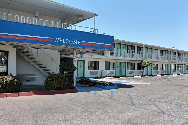 Motel 6-Fresno, Ca - Blackstone North Eksteriør billede